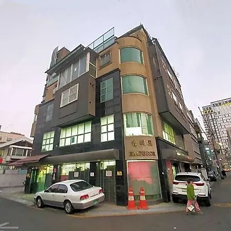 Dolma Hongdae Guesthouse